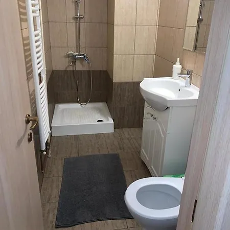 Uniriicc Apartament Bukareszt